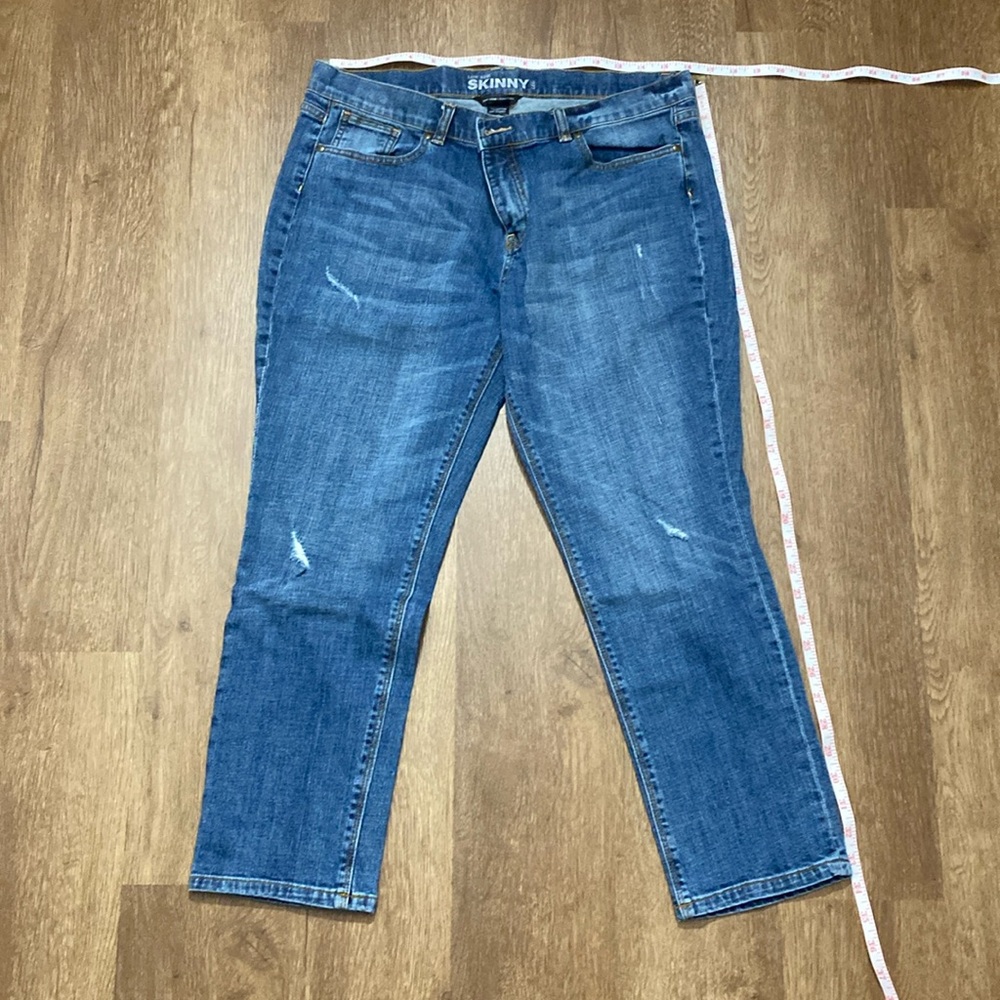 New York & company low rise skinny jeans size 12 light ripped jeans